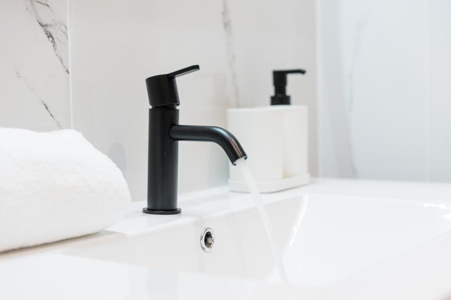 Appartamento Guestready - Poet'S Modern Retreat OOporto Esterno foto