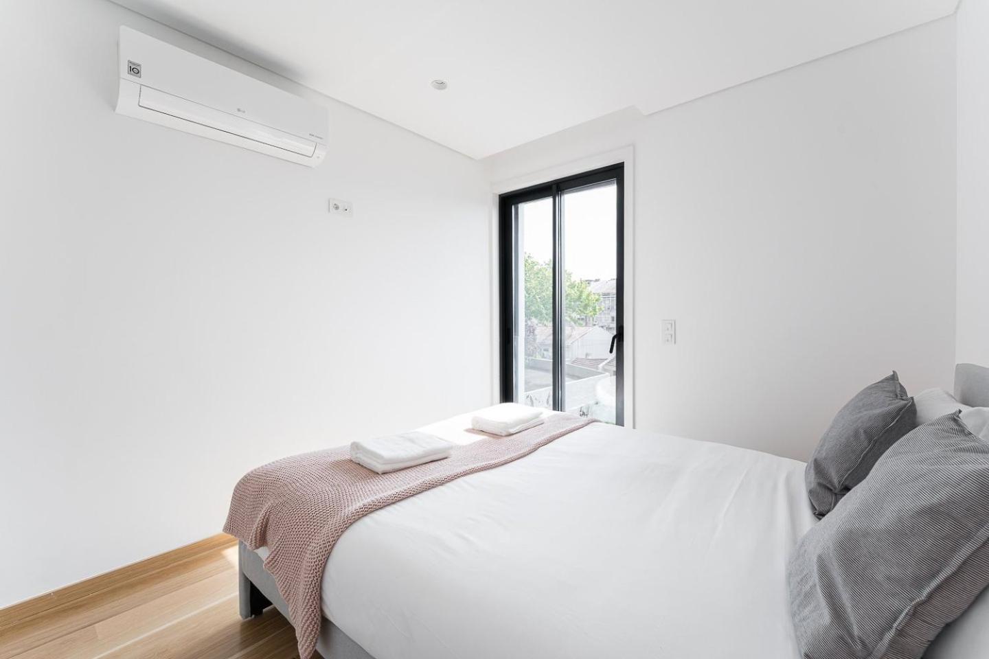 Appartamento Guestready - Poet'S Modern Retreat OOporto Esterno foto