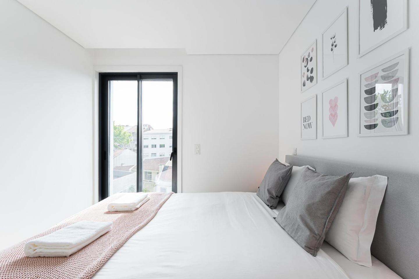 Appartamento Guestready - Poet'S Modern Retreat OOporto Esterno foto