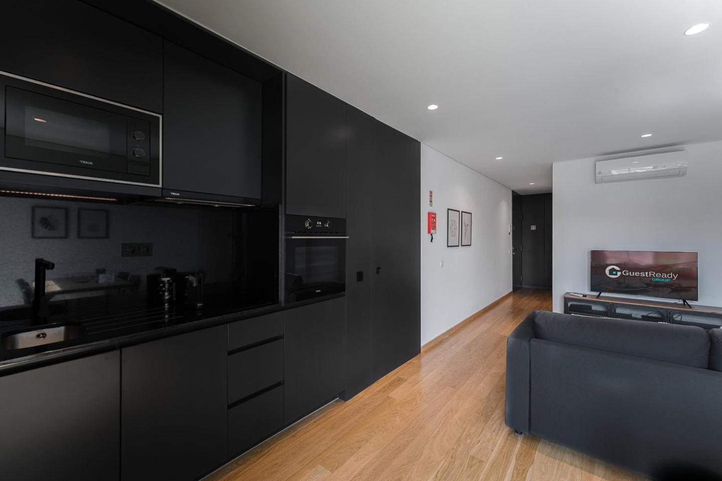 Appartamento Guestready - Poet'S Modern Retreat OOporto Esterno foto